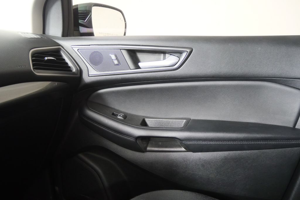 Thumbnail: 2023 Ford Edge - 17