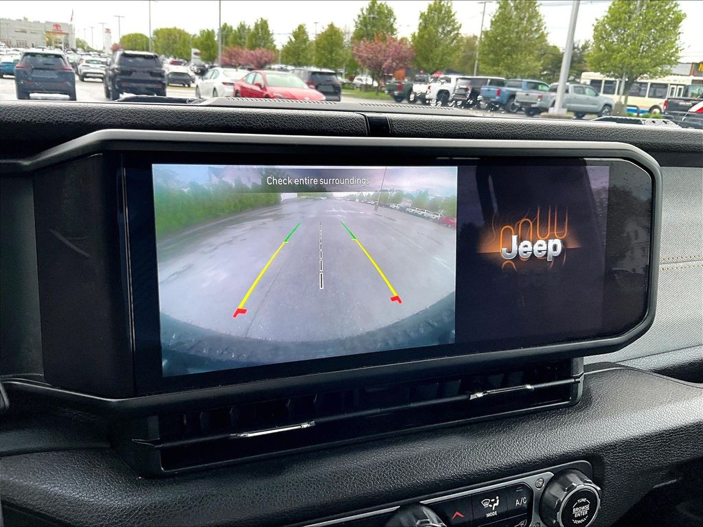 2024 Jeep Wrangler — photo 19