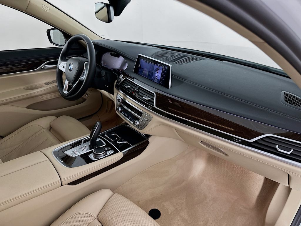 Thumbnail: 2022 BMW 7 Series - 30
