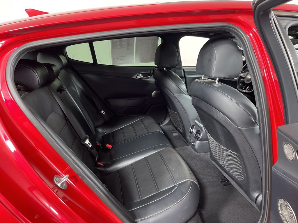 Thumbnail: 2018 Kia Stinger - 9