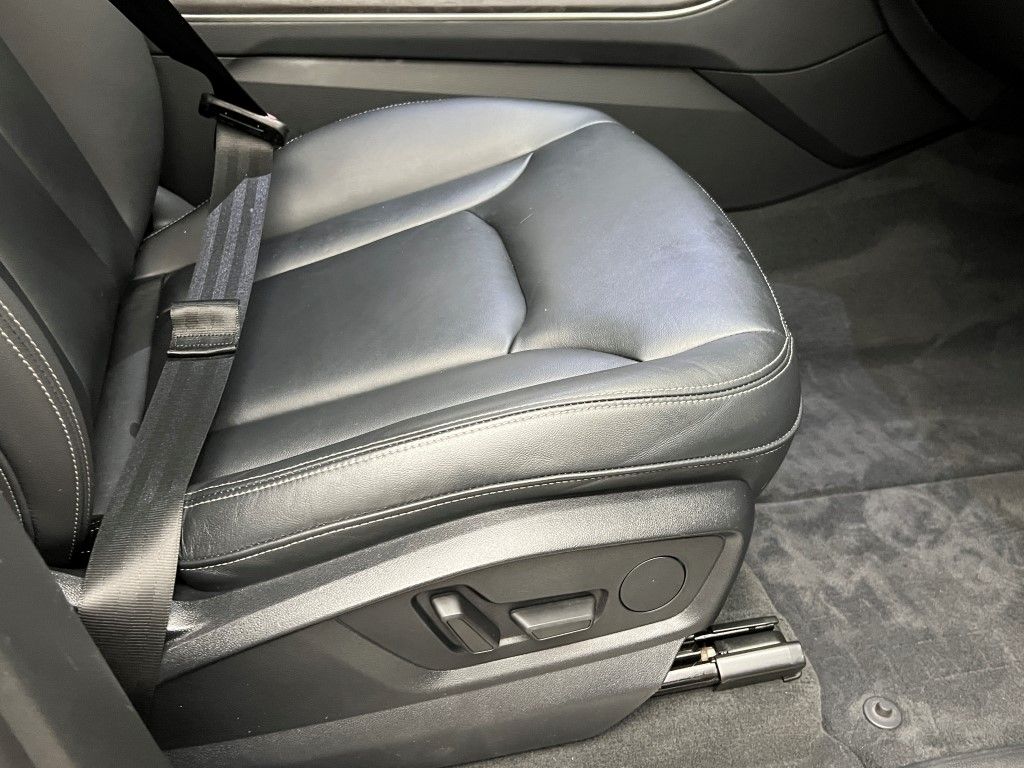 Thumbnail: 2021 Audi Q8 - 12