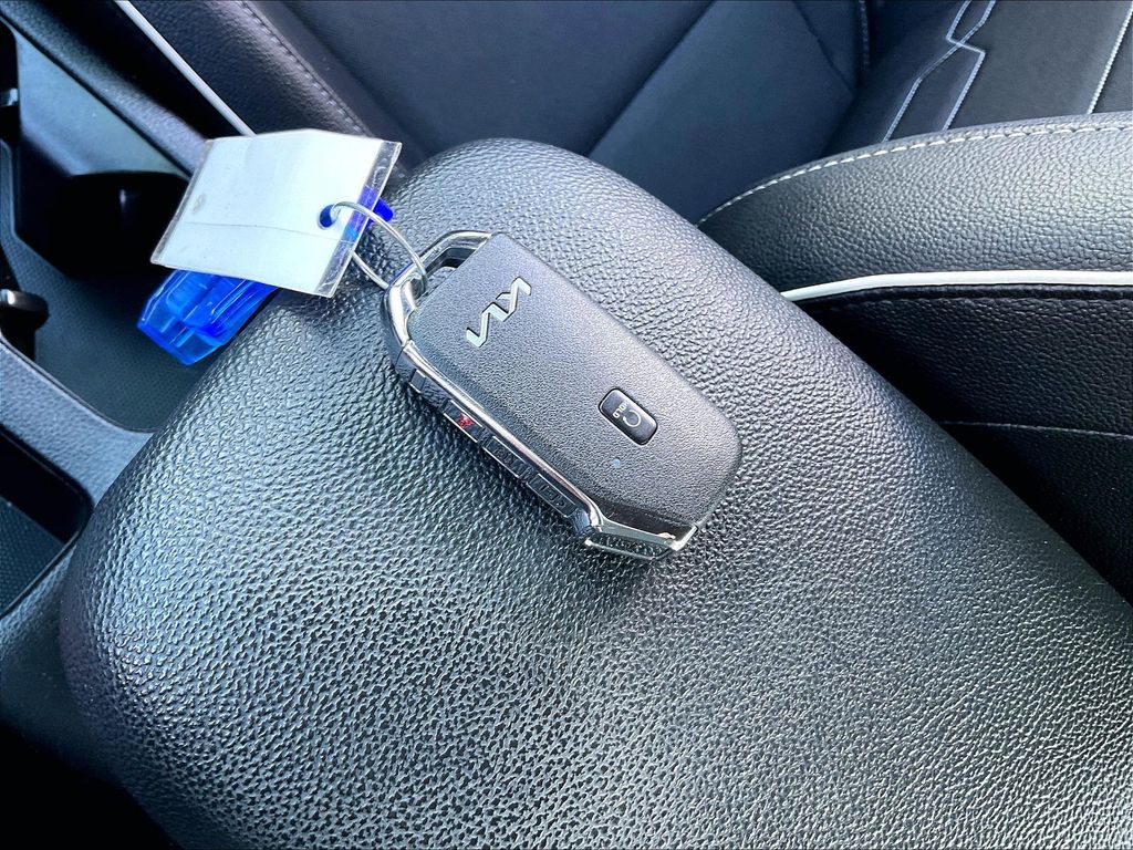 2023 Kia Forte — photo 27