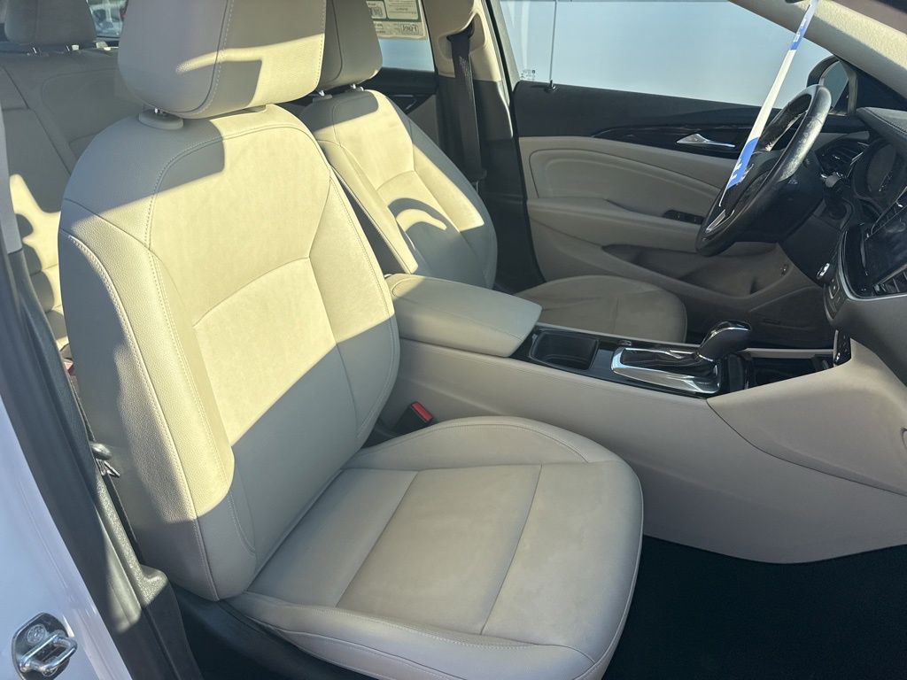 2019 Buick Regal TourX AWD Essence