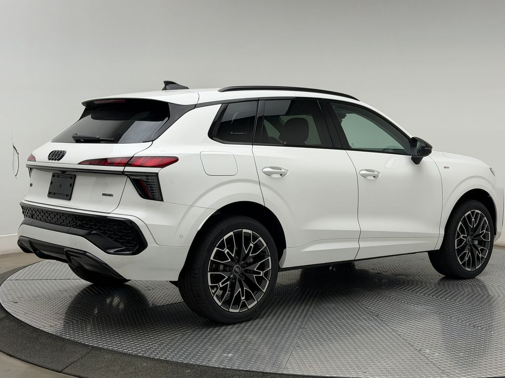 Thumbnail: 2026 Audi Q3 - 8