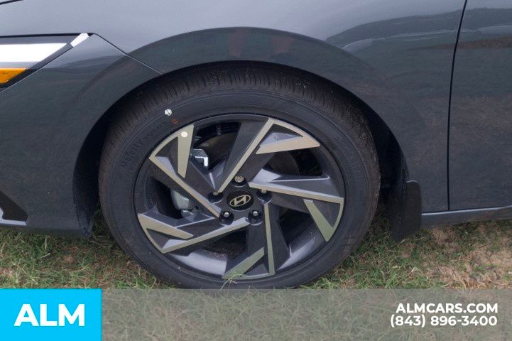 Used 2025 Gray Hyundai SEL Sport image 11