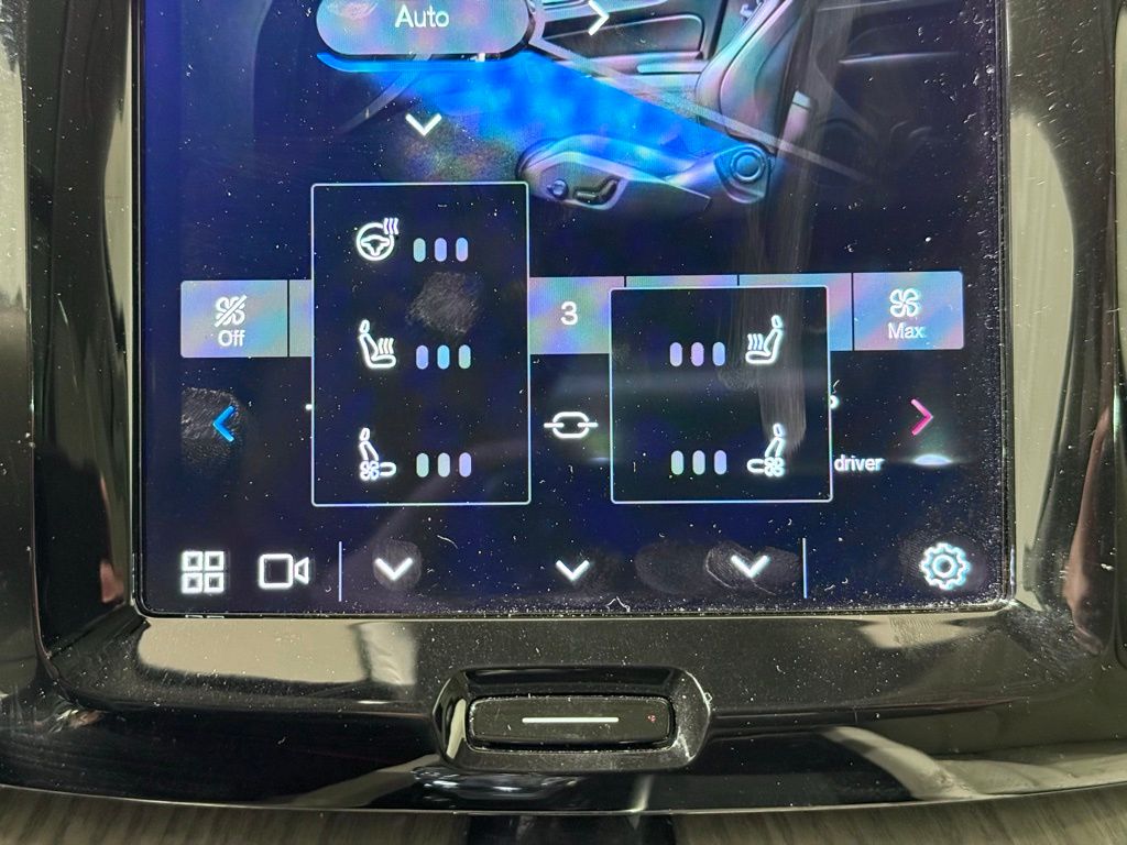 Thumbnail: 2022 Volvo XC60 - 30