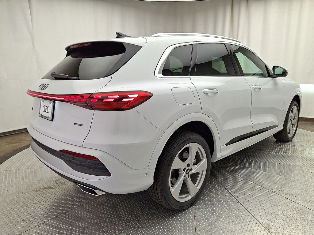 Thumbnail: 2025 Audi Q5 - 3