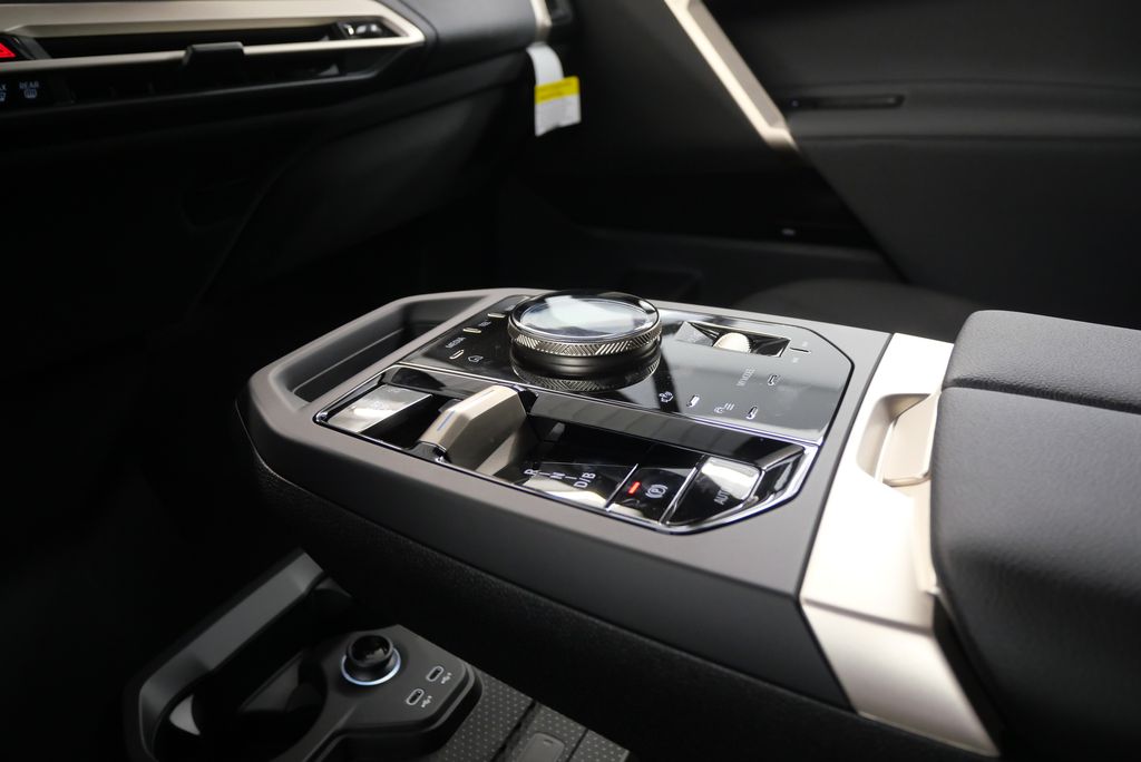 2025 BMW iX xDrive50 24