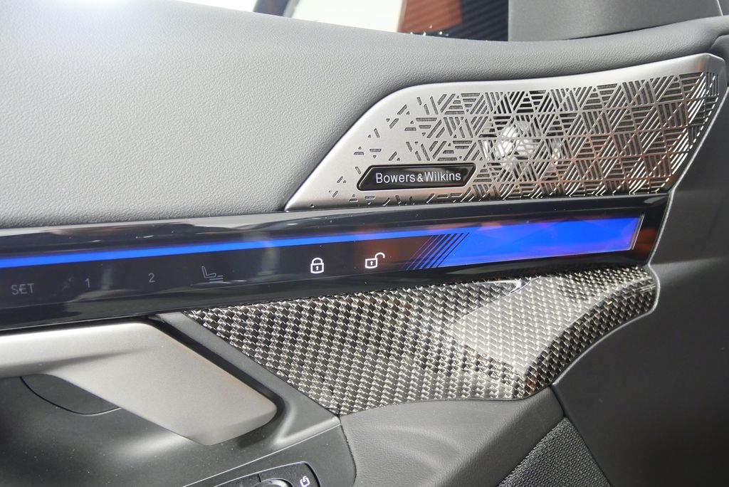 Thumbnail: 2025 BMW M5 - 14