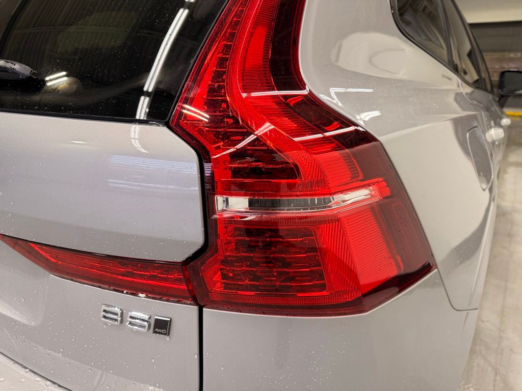 Thumbnail: 2025 Volvo XC60 - 5