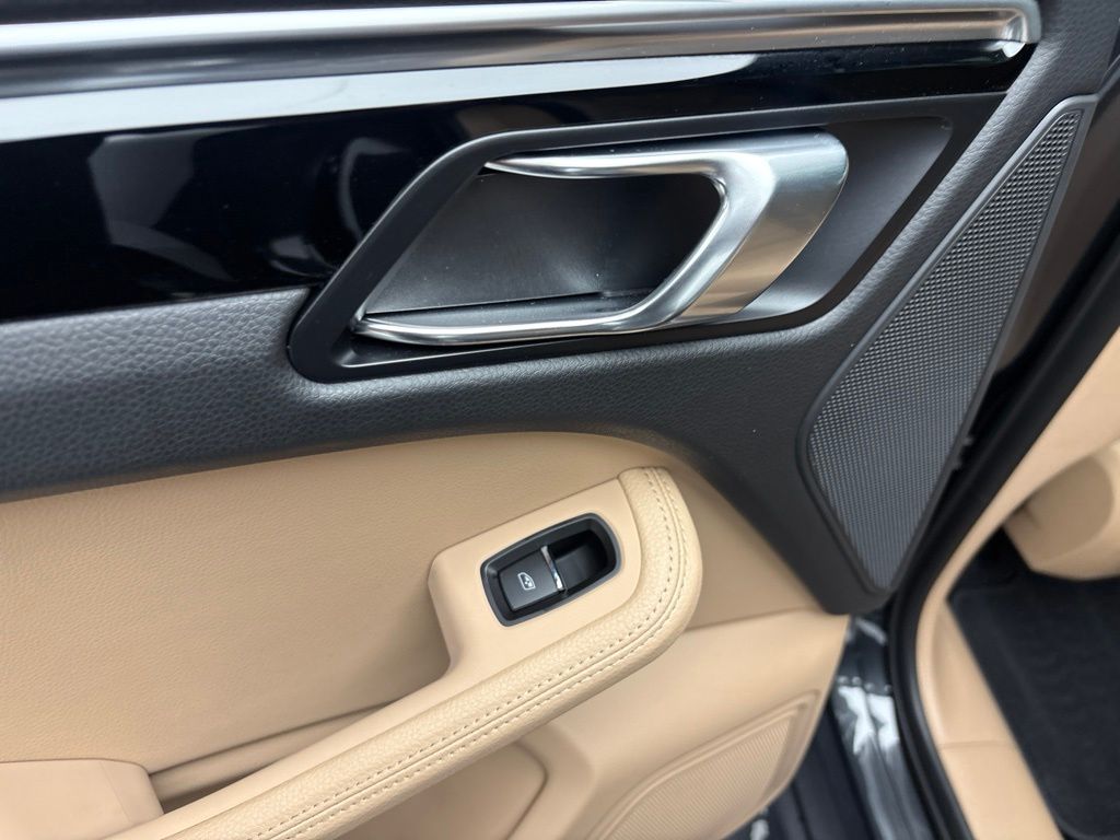 Thumbnail: 2023 Porsche Macan - 18