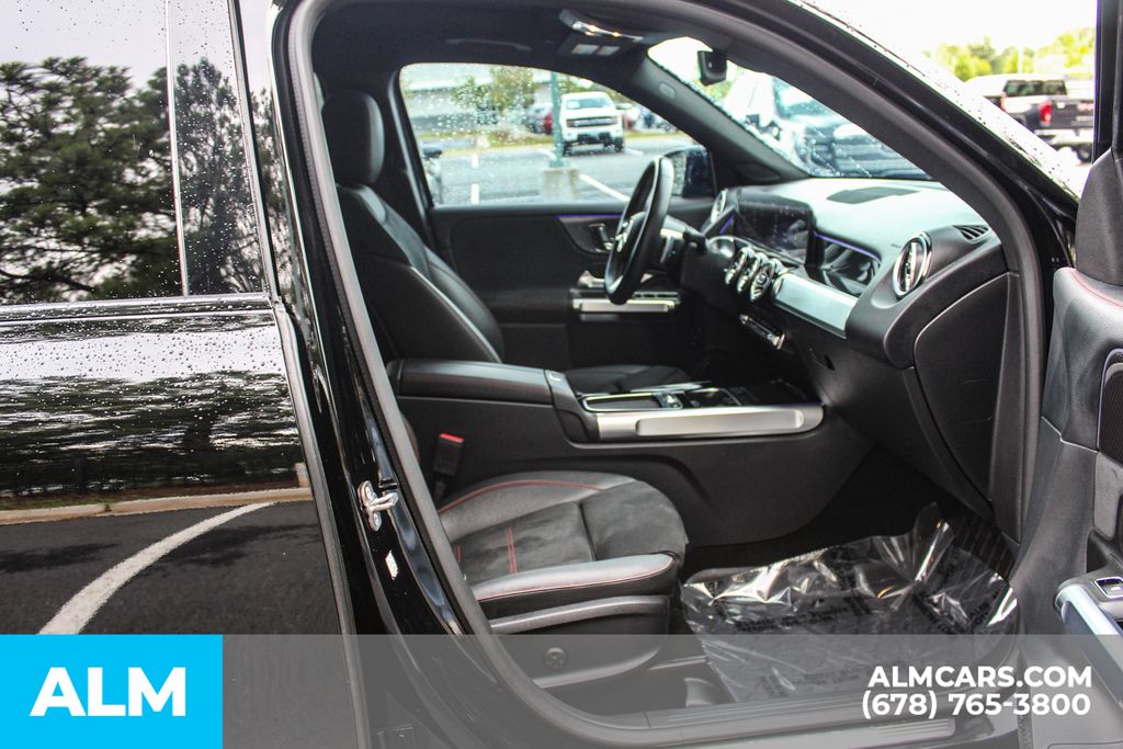 Used 2025 Black Mercedes-Benz GLB 250 image 20