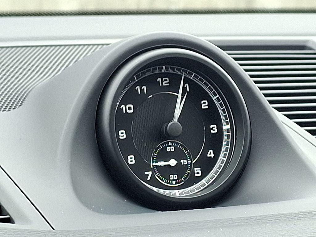 Thumbnail: 2026 Porsche Macan - 26