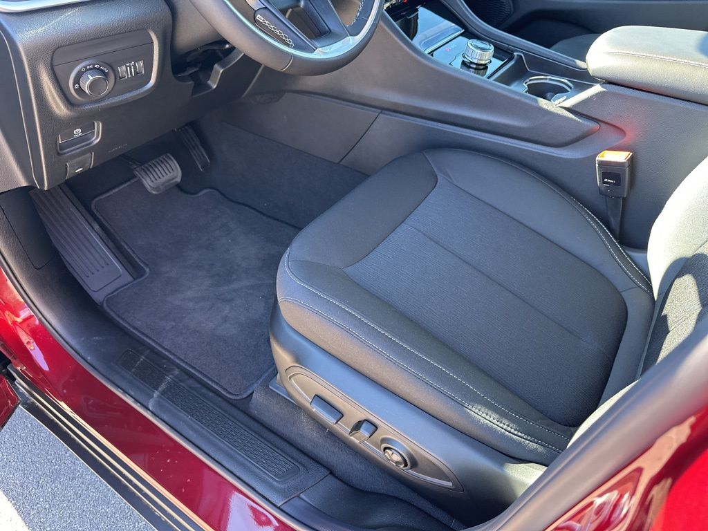 New Car 2025 Jeep Grand Cherokee  Laredo X For Sale Under $40,000 In Austin, Texas