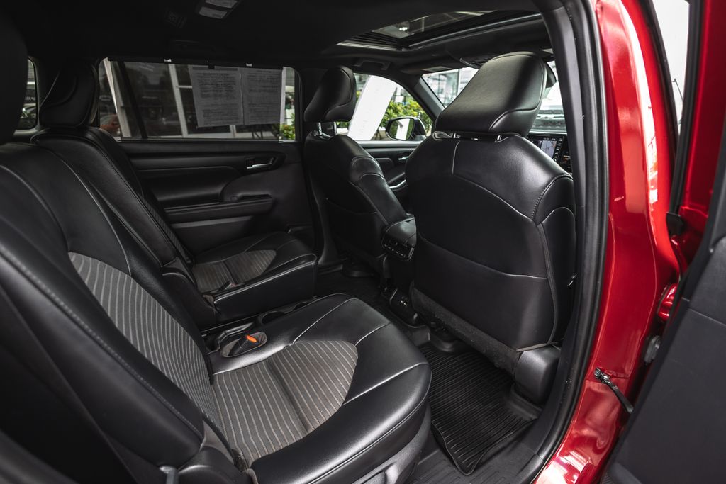 2021 Toyota Highlander XSE thumbnail 29