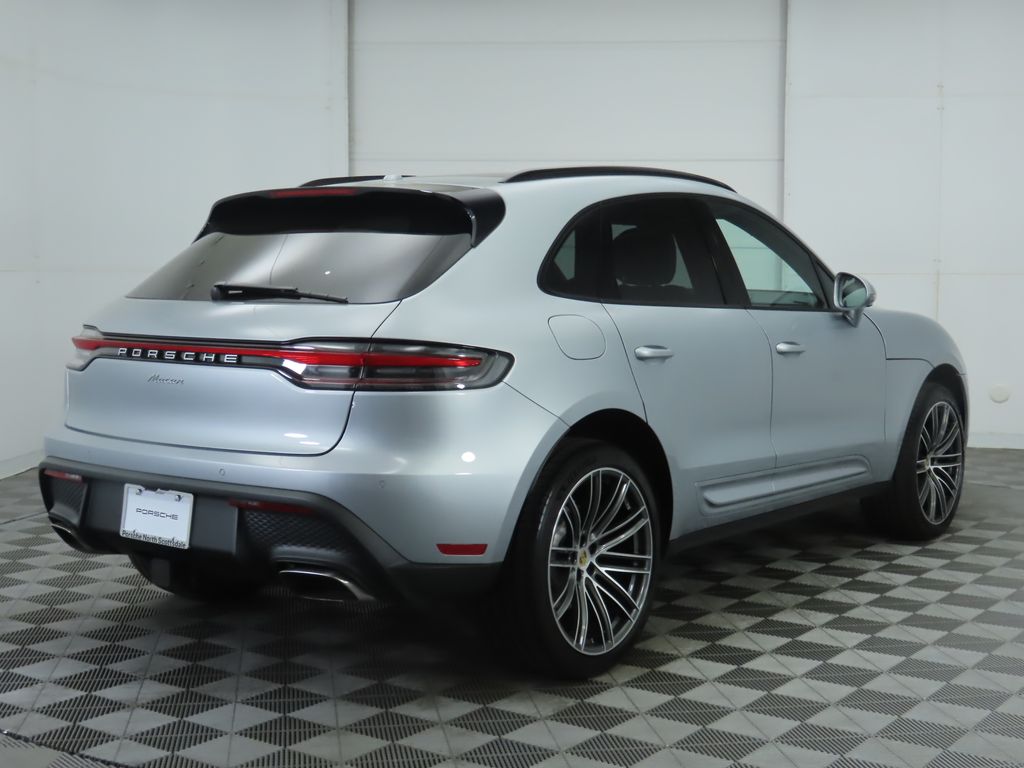 Thumbnail: 2025 Porsche Macan - 7