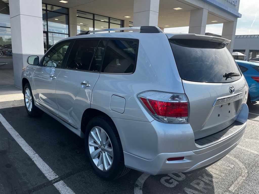 Thumbnail: 2013 Toyota Highlander - 4