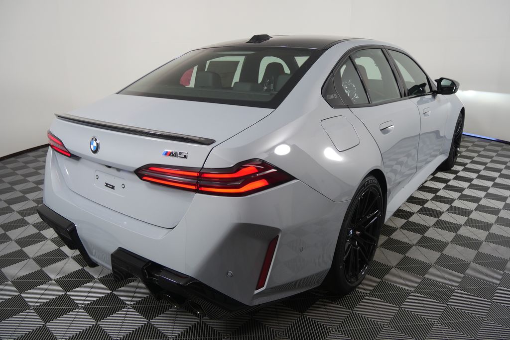 Thumbnail: 2026 BMW M5 - 4