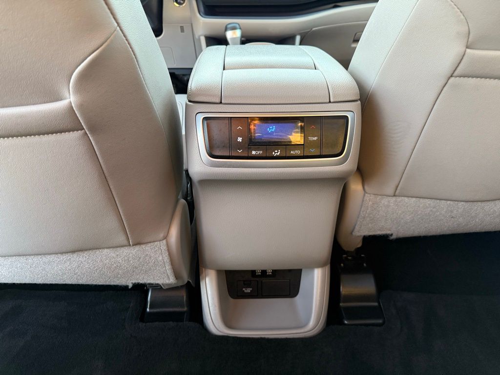 Thumbnail: 2019 Toyota Highlander - 23