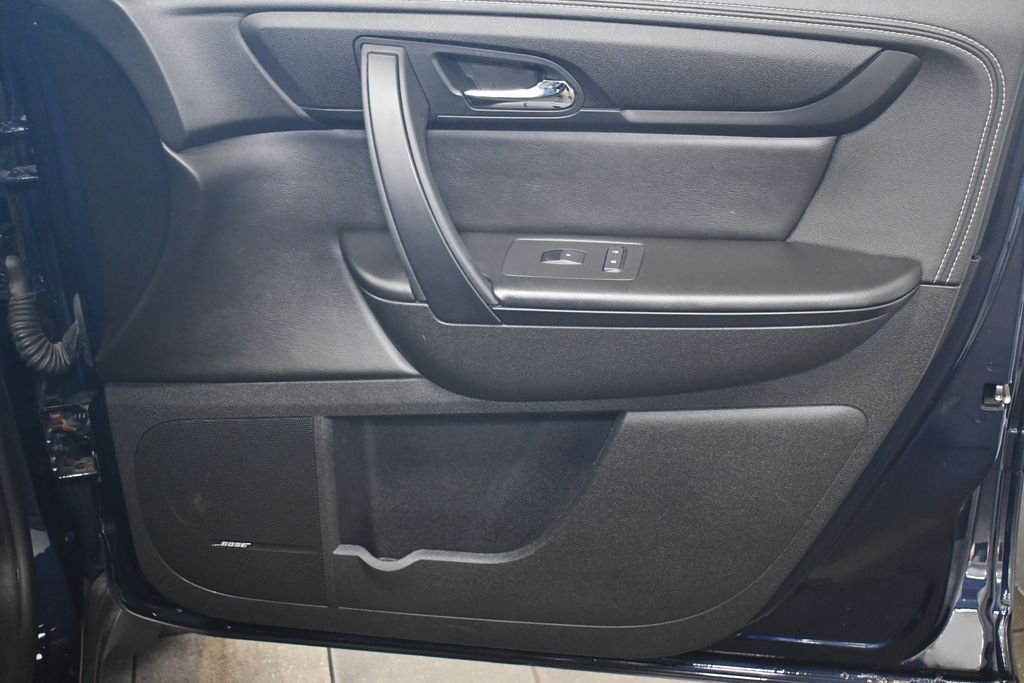 Thumbnail: 2017 Chevrolet Traverse - 31
