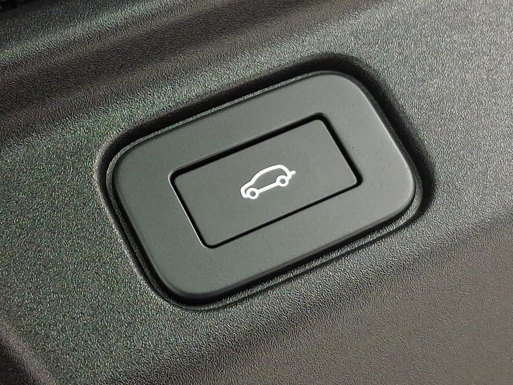 Thumbnail: 2024 Land Rover Range Rover - 32