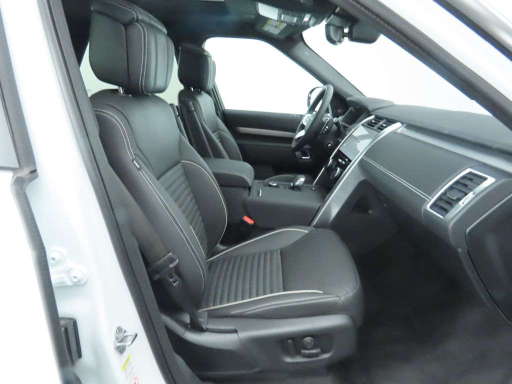 Thumbnail: 2024 Land Rover Discovery - 20