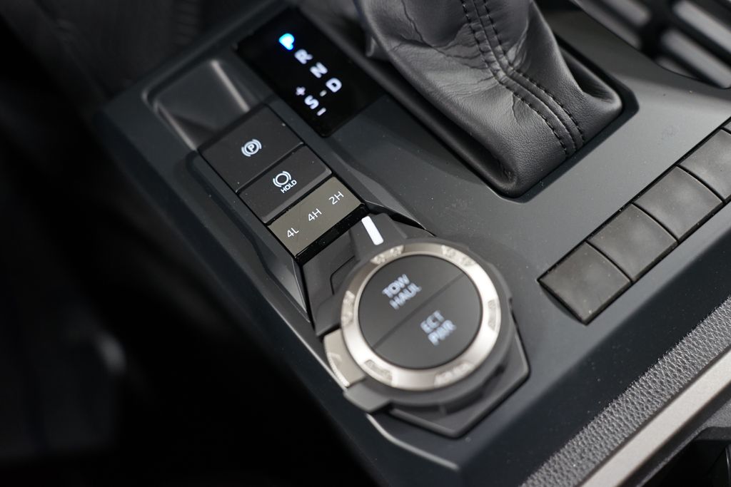 2025 Toyota Tacoma SR5 24