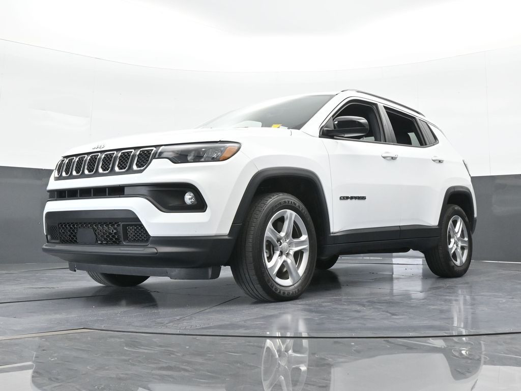 Used 2023 Bright White Clearcoat Jeep Latitude image 19