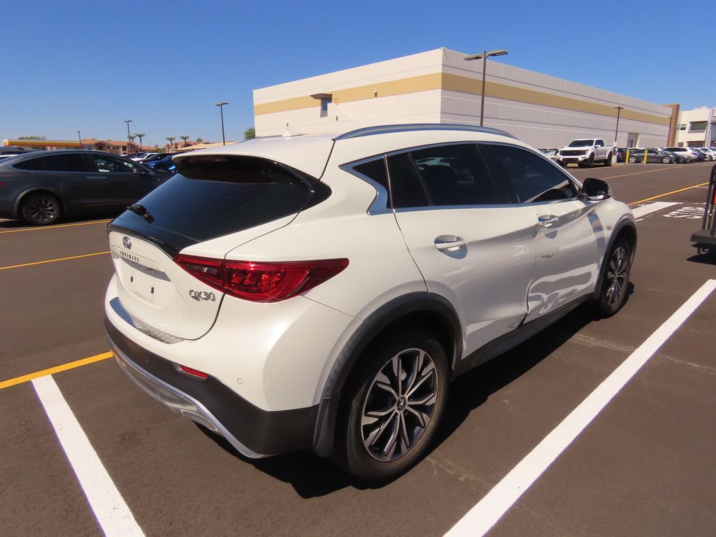 Thumbnail: 2017 INFINITI QX30 - 3
