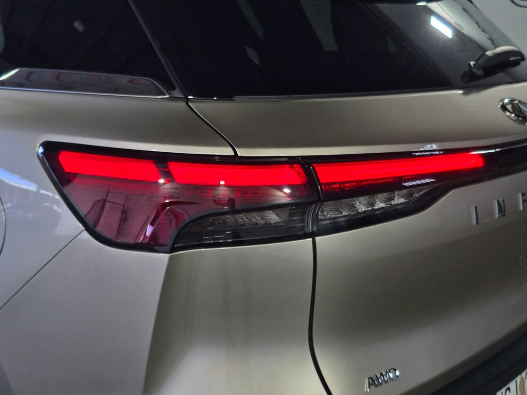 Thumbnail: 2023 INFINITI QX60 - 10