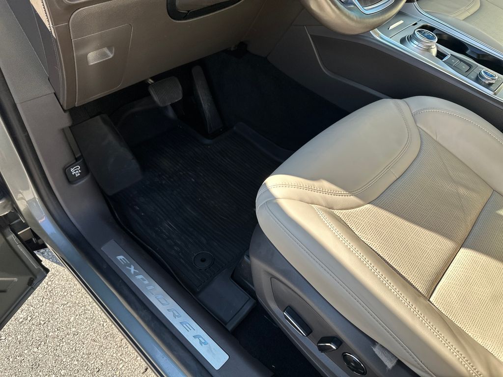 Used Car 2020 Ford Explorer  Platinum For Sale Under $30,000 In Austin, Texas