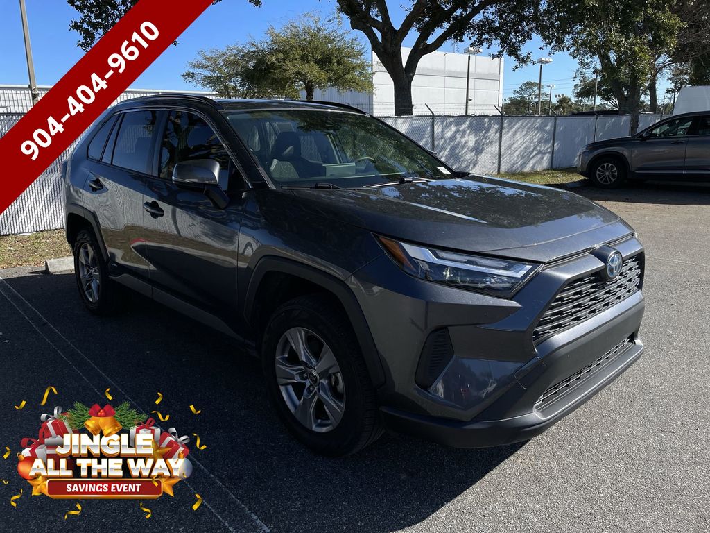 2022 Toyota RAV4 XLE's photo