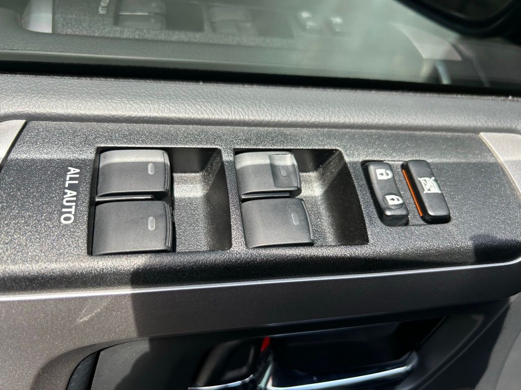 Thumbnail: 2019 Toyota 4Runner - 17