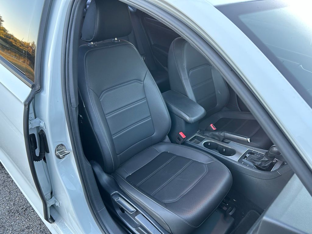 Thumbnail: 2022 Volkswagen Passat - 15