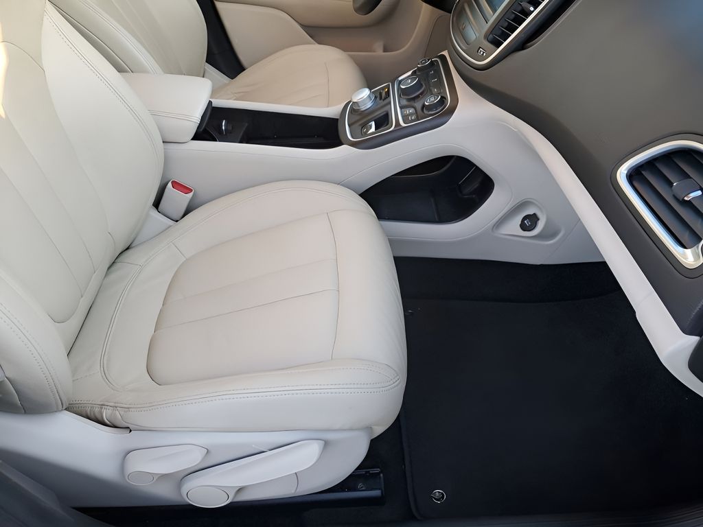 Used Car 2015 Chrysler 200  Limited For Sale Under $10,000 In Austin, Texas