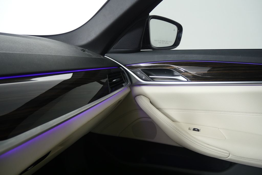 Thumbnail: 2023 BMW 5 Series - 24