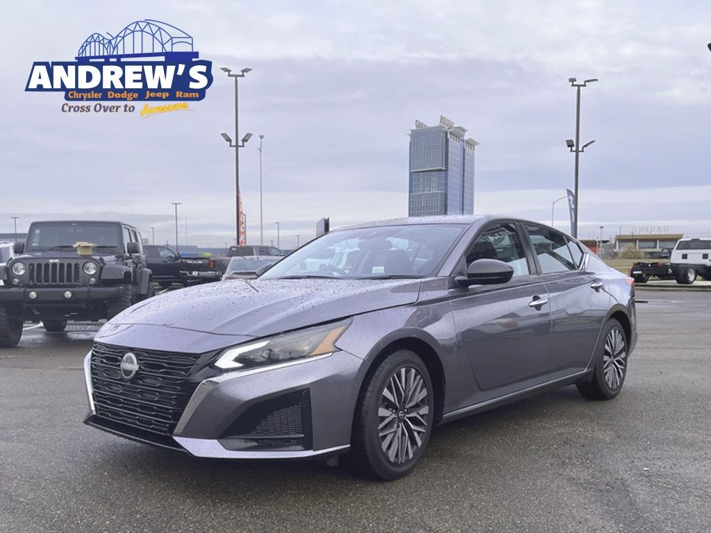 Gray 2024 Nissan Altima Sedan Continuously Variable Transmission