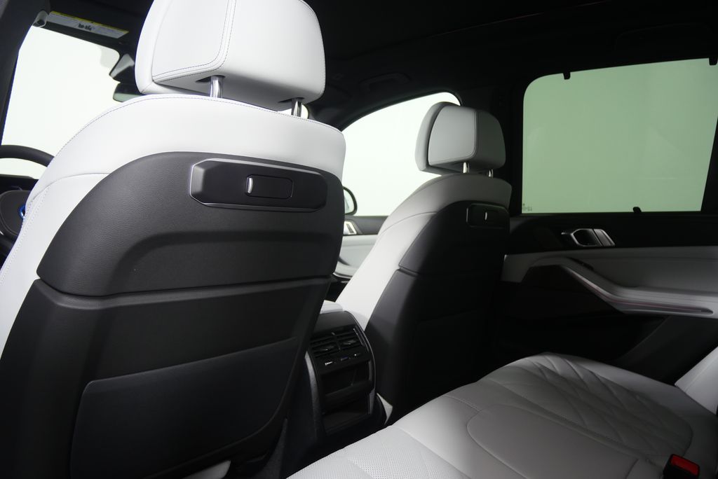 Thumbnail: 2026 BMW X5 - 16