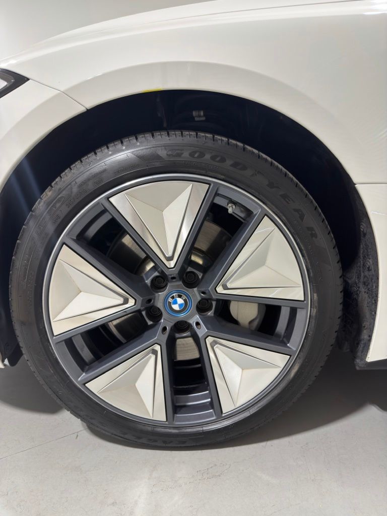 Thumbnail: 2023 BMW i4 - 3