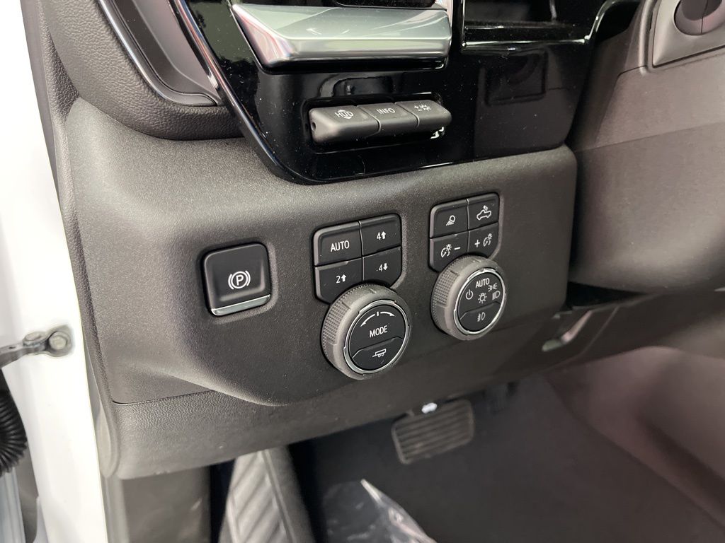 Thumbnail: 2025 Chevrolet Silverado 2500 - 31