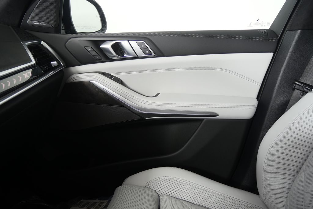 Thumbnail: 2026 BMW X7 - 26