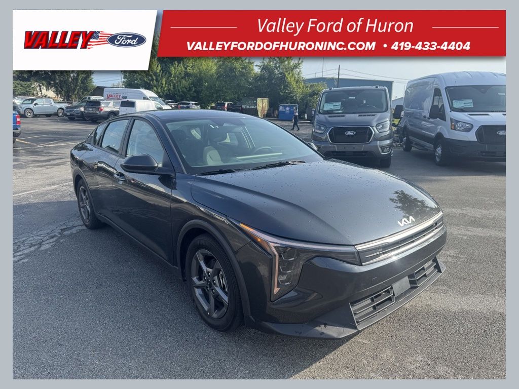 Interstellar Gray 2025 Kia K4 Sedan Front-Wheel Drive Continuously Variable Transmission