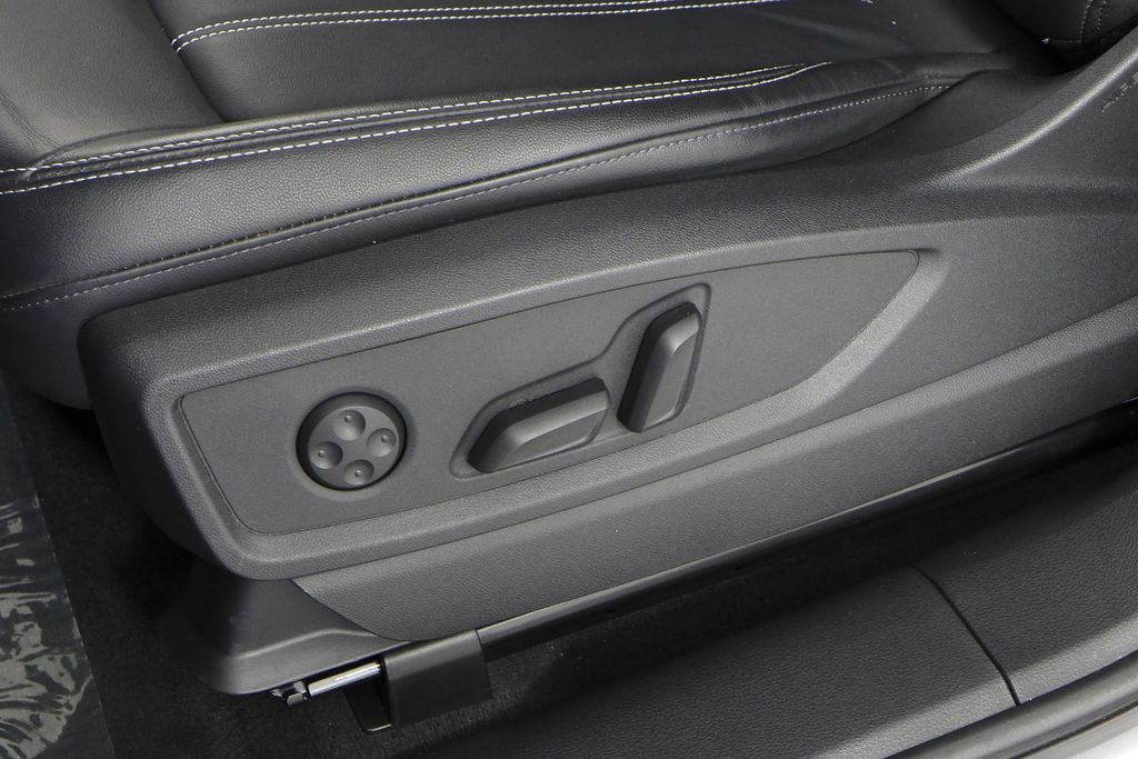 Thumbnail: 2023 Audi Q5 - 23
