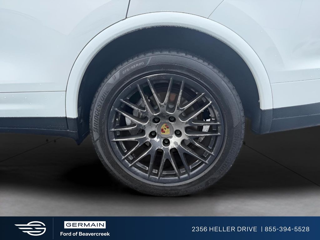 Used 2017 White Porsche Base image 28