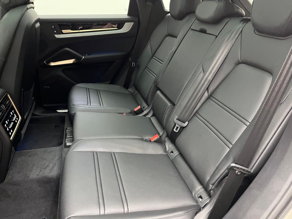Thumbnail: 2026 Porsche Cayenne - 25