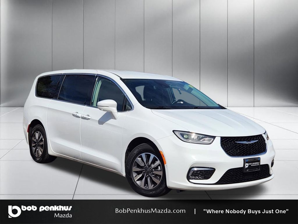 2022 Chrysler Pacifica Hybrid Touring L FWD