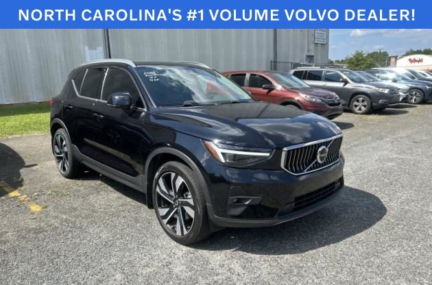  2024 Volvo XC40 B5 Plus Bright Theme AWD   