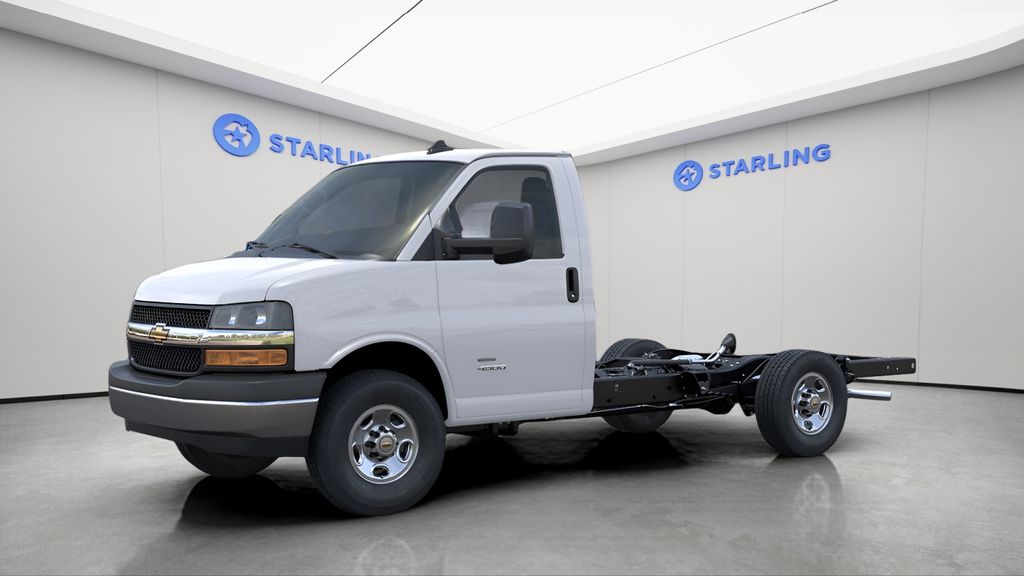 Summit White 2026 Chevrolet Express Chassis Van Rear-Wheel Drive 8-Speed Automatic