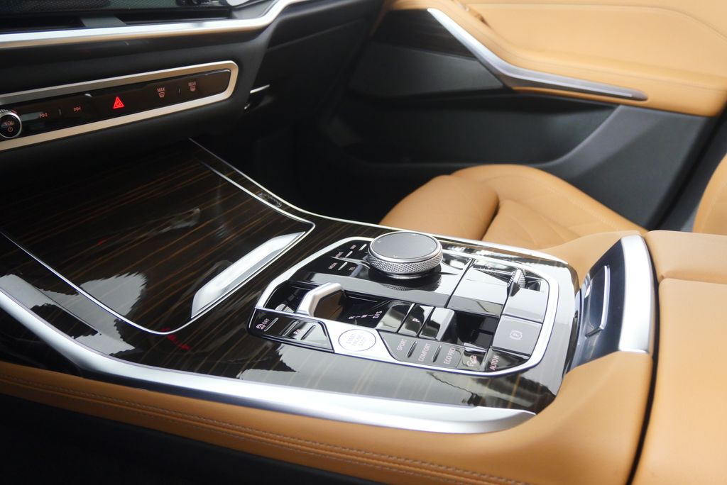 Thumbnail: 2026 BMW X7 - 26