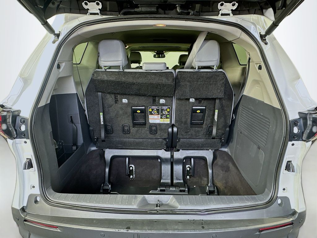 Thumbnail: 2024 Toyota Sienna - 25